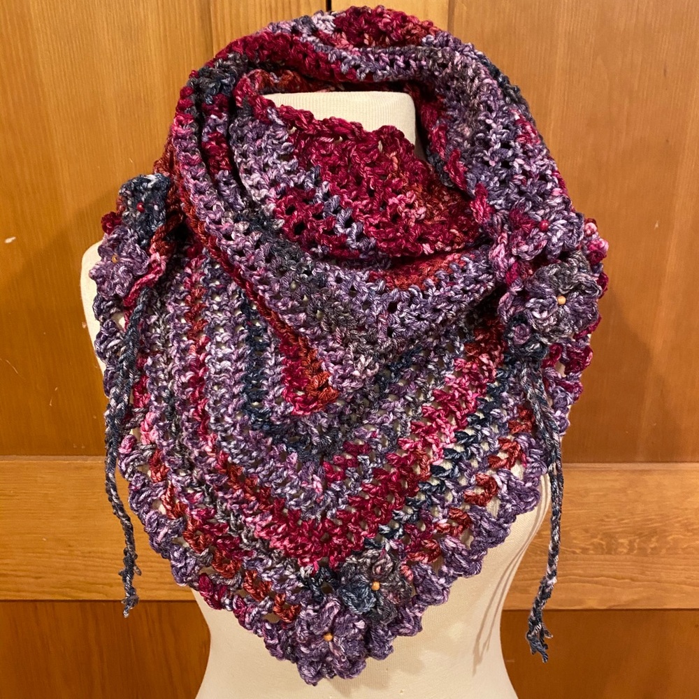 HANDMADE TRIANGLE SCARF
